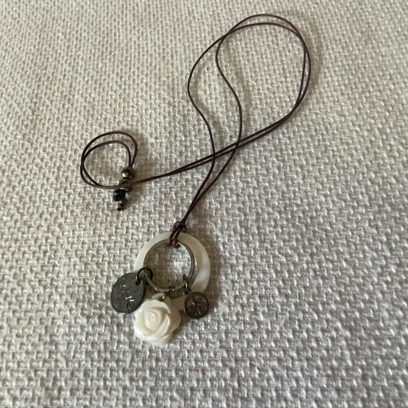 Peace and love necklace - Picture 2 of 4